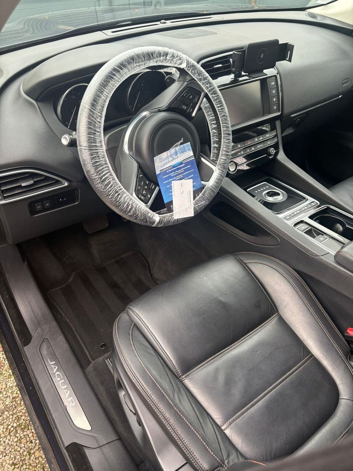 Intérieur véhicule après nettoyage detailing Satuclean