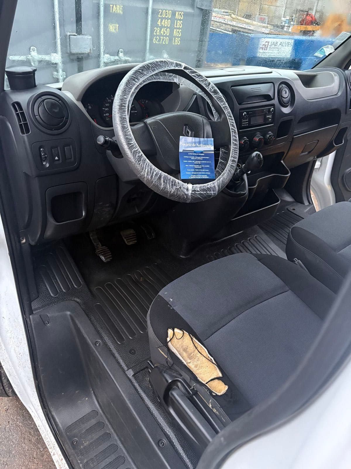 Intérieur véhicule après nettoyage detailing Satuclean