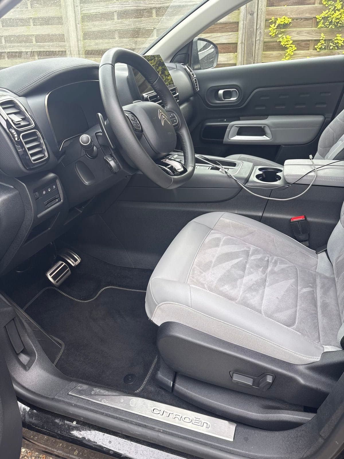 Intérieur véhicule après nettoyage detailing Satuclean