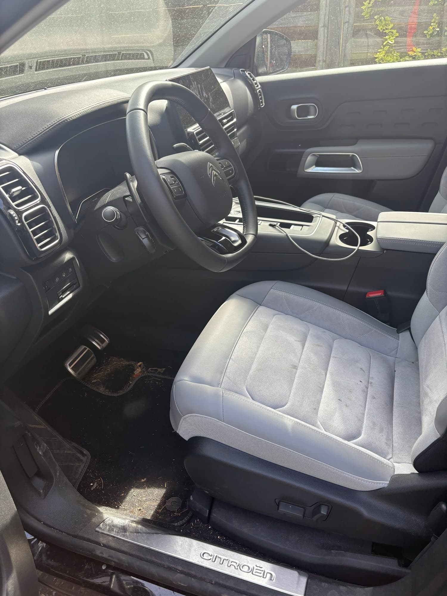 Intérieur véhicule avant nettoyage detailing Satuclean